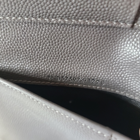 YSL Saint Laurent Grey Chevron Pebbled Bi-Fold Wallet - Picture 4 of 15